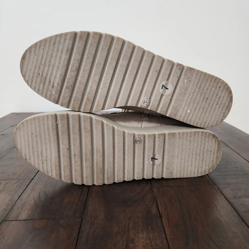 St. John's Bay Frampton Taupe Lace-up Knit Cuff Buckle Boots Sz 7 Classic Casual - Picture 9 of 12